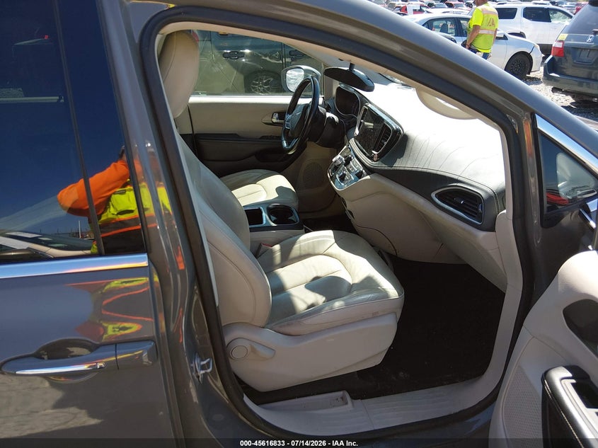 2021 CHRYSLER PACIFICA auction photo 5