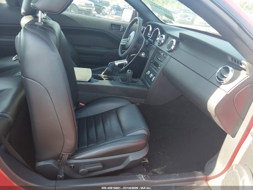 2005 FORD MUSTANG auction photo 5