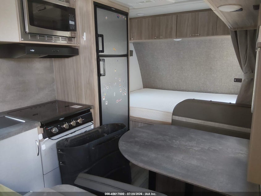 2022 WINNEBAGO M-1708FB auction photo 5