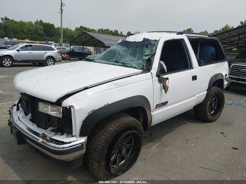 1995 CHEVROLET TAHOE auction photo 2