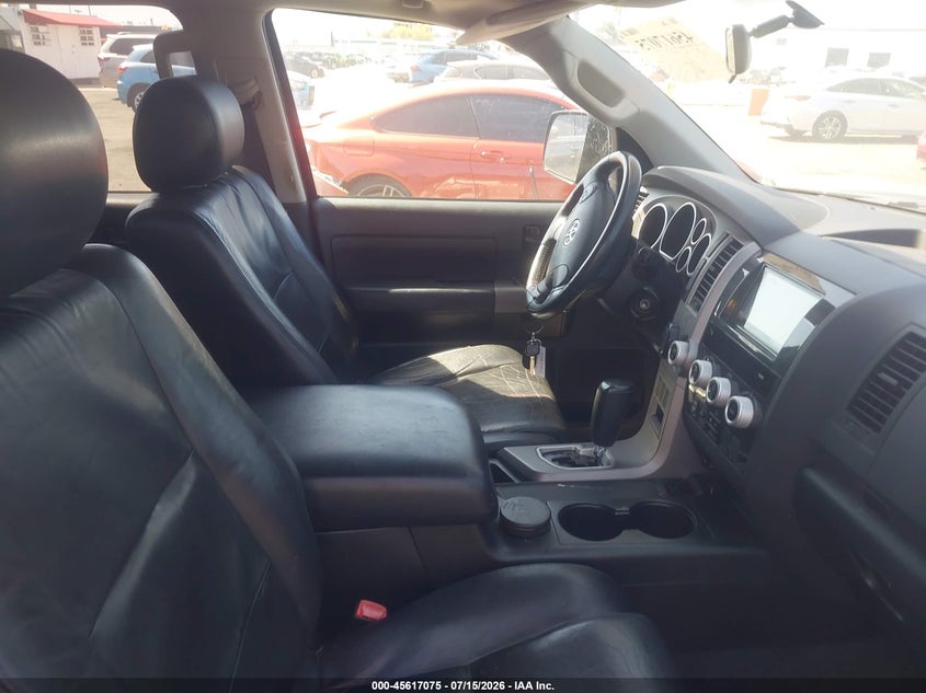 2011 TOYOTA SEQUOIA auction photo 5