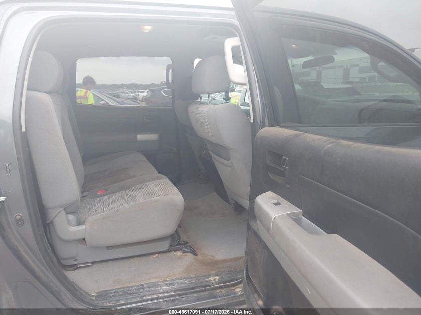 2007 Toyota Tundra Sr5 5.7L V8 VIN: 5TFEV54197X031322 Lot: 45617091