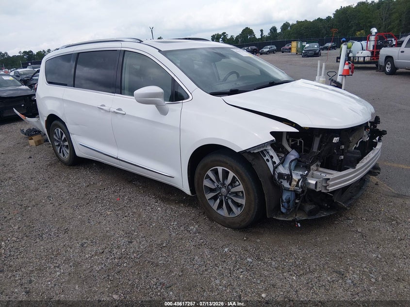 2020 CHRYSLER PACIFICA auction photo 1