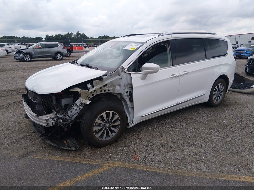 2020 CHRYSLER PACIFICA auction photo 2