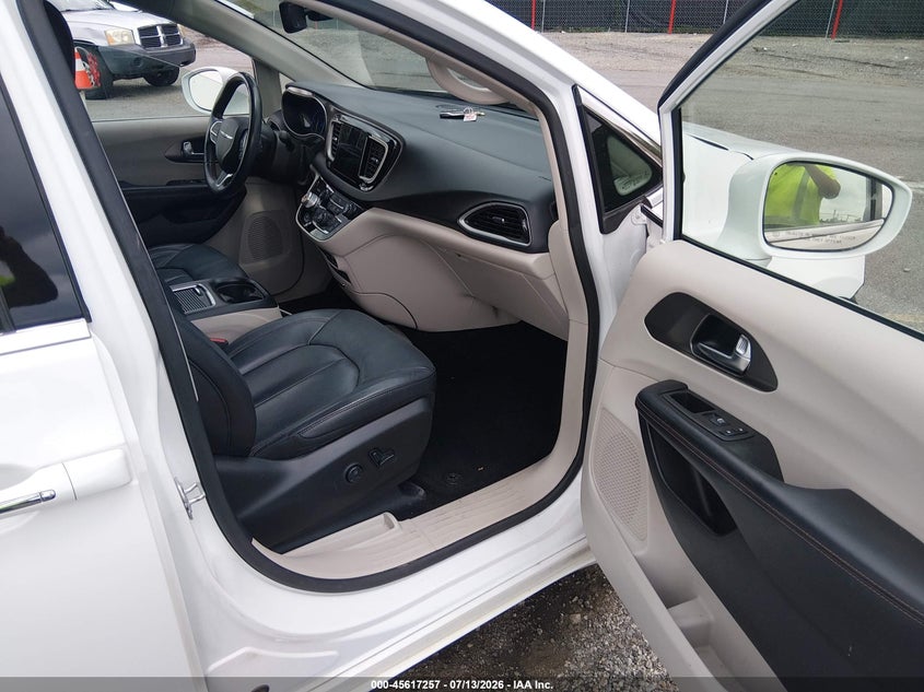 2020 CHRYSLER PACIFICA auction photo 5