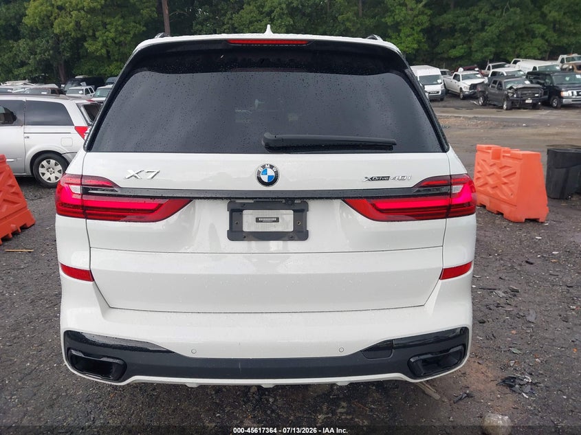 BMW X7 - zdjecie 17