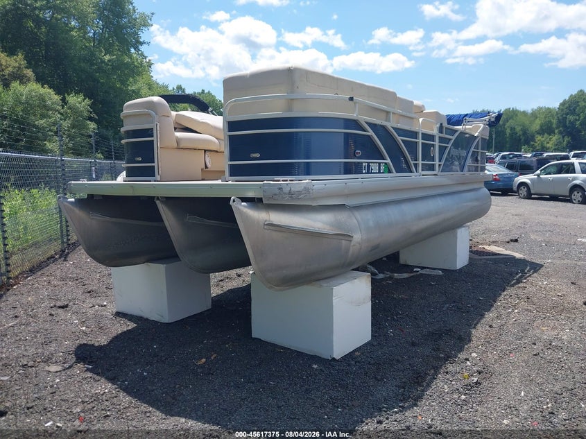 2013 GODFREY PONTOON auction photo 2