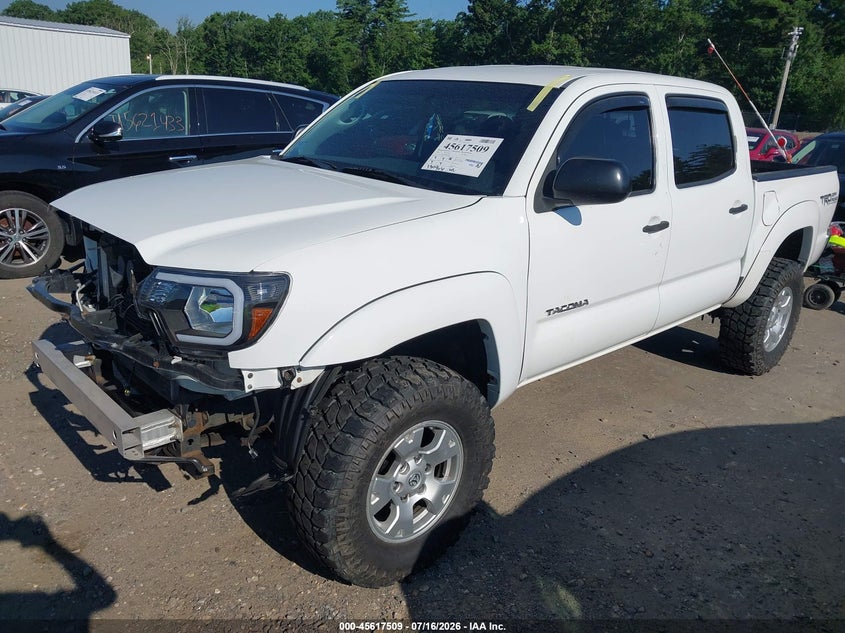 2013 TOYOTA TACOMA auction photo 2
