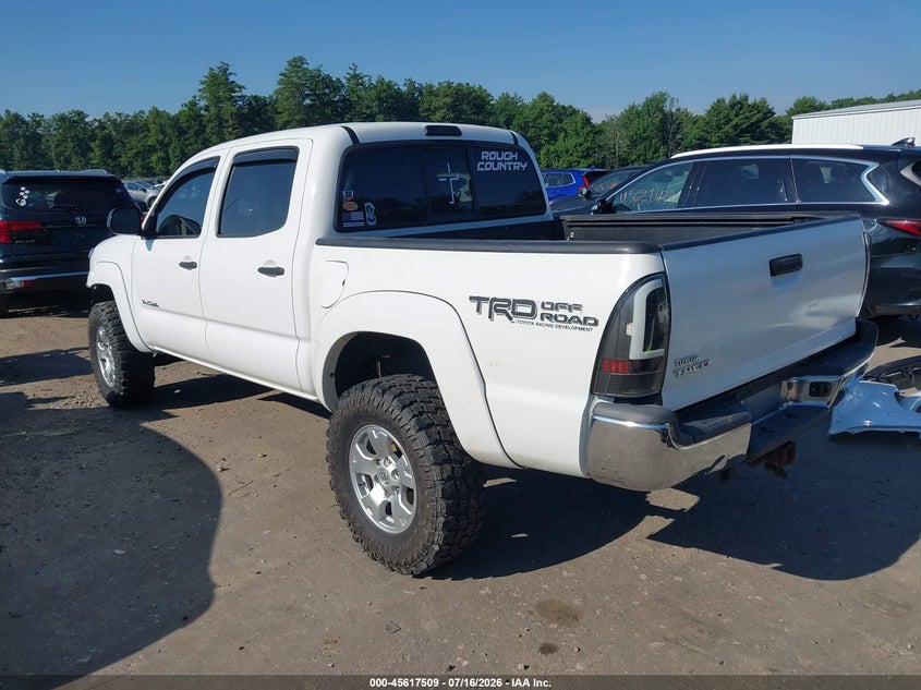 2013 TOYOTA TACOMA auction photo 3