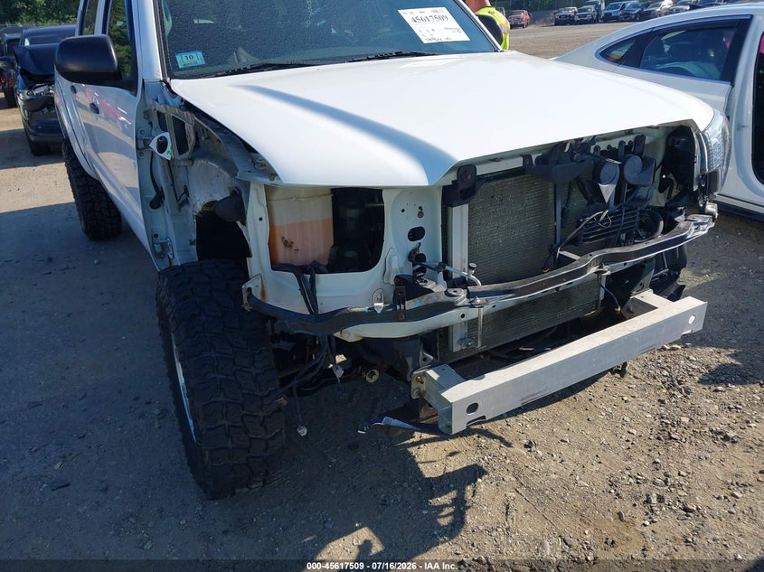 2013 TOYOTA TACOMA auction photo 6