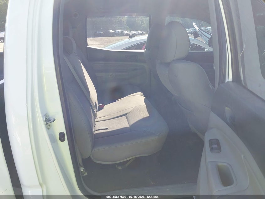 2013 TOYOTA TACOMA auction photo 8