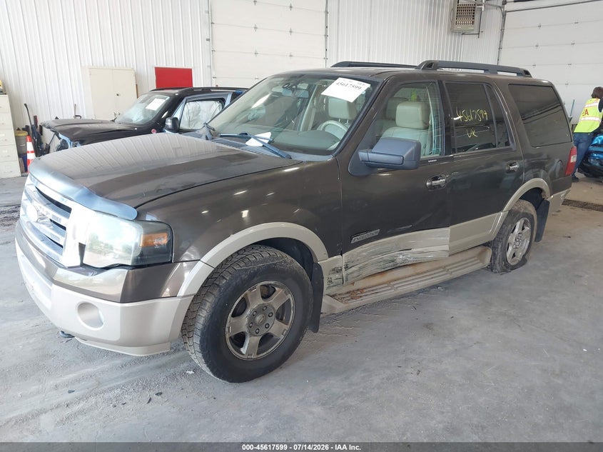 2008 Ford Expedition, Left Side, IAAI, VIN 1FMFU185X8LA76142 — photo 2