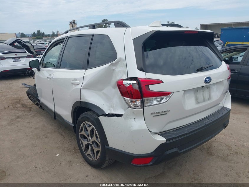 2021 SUBARU FORESTER auction photo 3