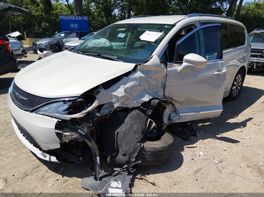 Vin: 2c4rc1eg1lr282959, lot: 46116182, chrysler pacifica touring l plus 20202