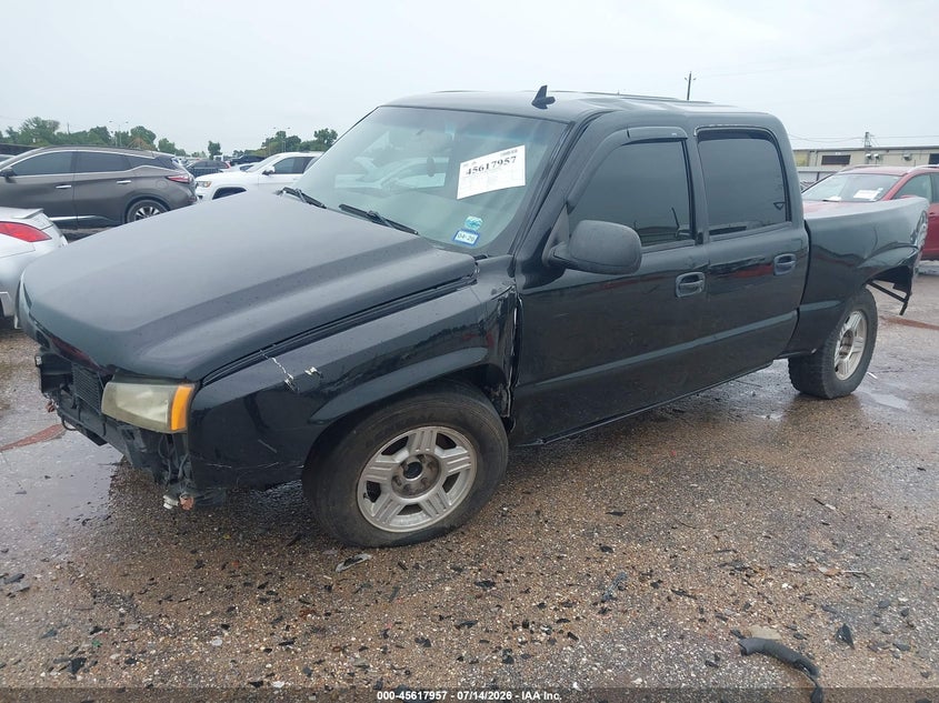 2006 Chevrolet Silverado, Front & Rear, IAAI, VIN 2GCEC13T061230997 — photo 2