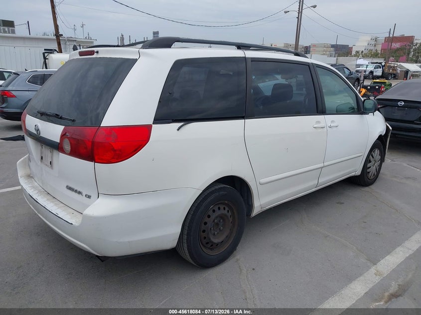 2008 TOYOTA SIENNA auction photo 4