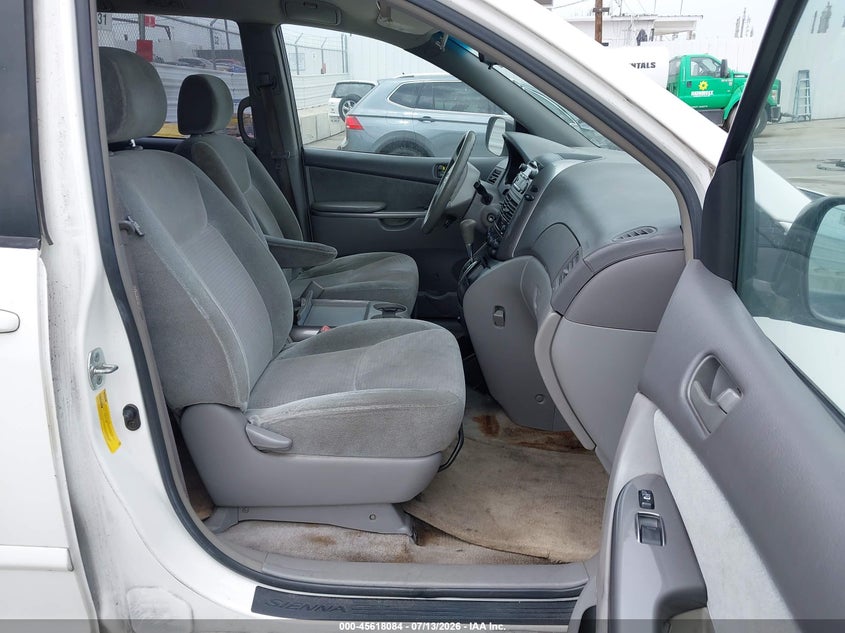 2008 TOYOTA SIENNA auction photo 5
