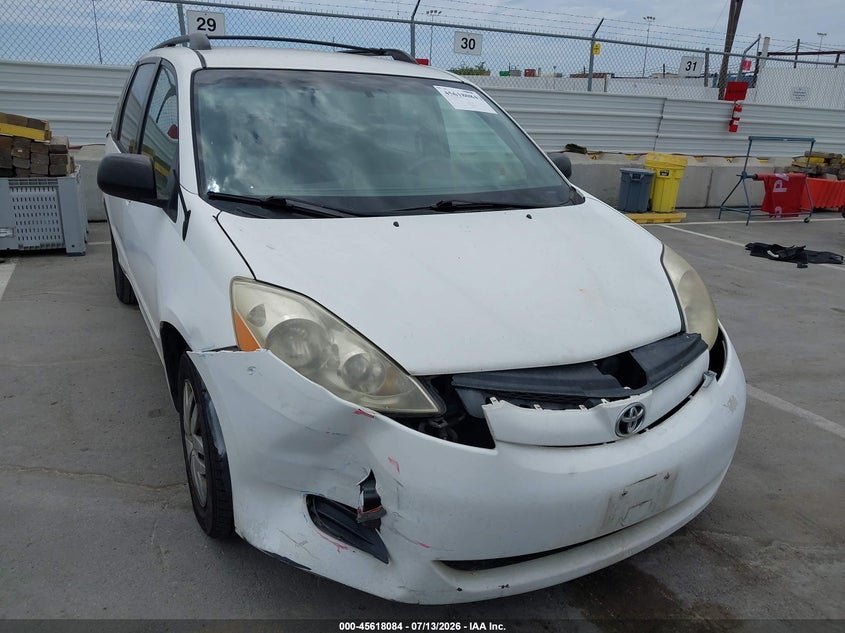 2008 TOYOTA SIENNA auction photo 6