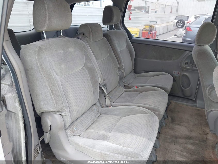 2008 TOYOTA SIENNA auction photo 8