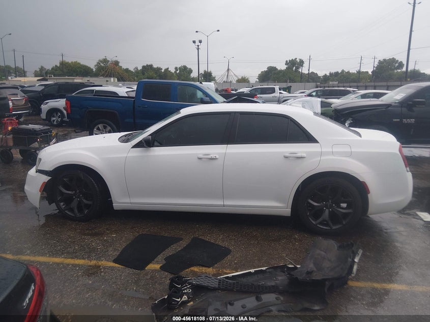 2021 Chrysler 300 Touring VIN: 2C3CCAAG6MH538133 Lot: 45618108