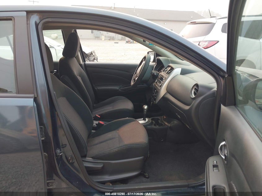 2017 NISSAN VERSA auction photo 5