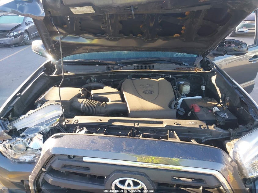 2017 TOYOTA TACOMA SR5 V6 · Фото 10