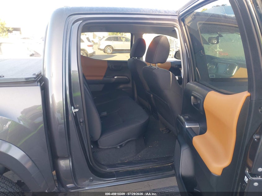 2017 TOYOTA TACOMA SR5 V6 · Фото 8