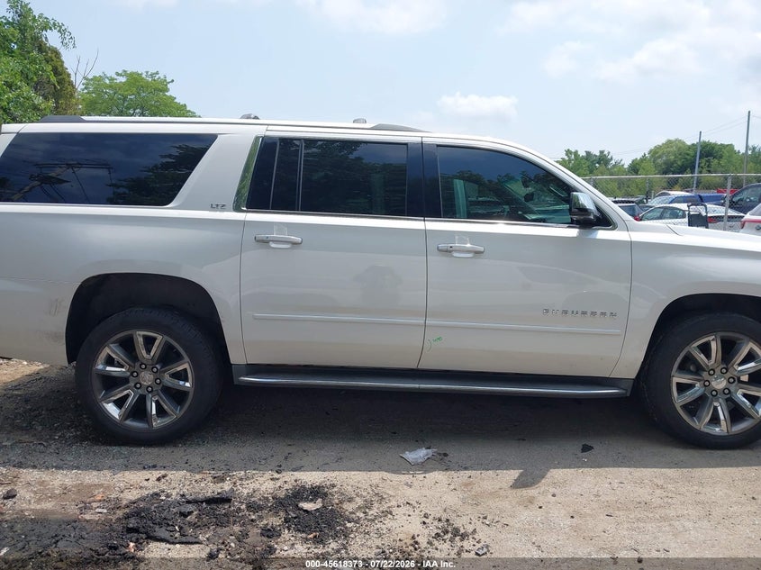 CHEVROLET SUBURBAN - zdjęcie 13