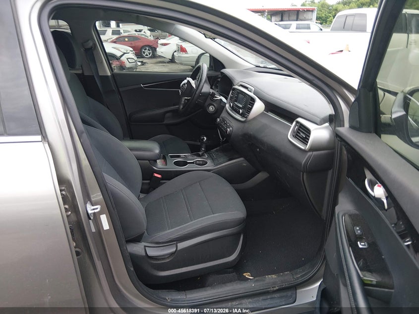 2017 KIA SORENTO auction photo 5