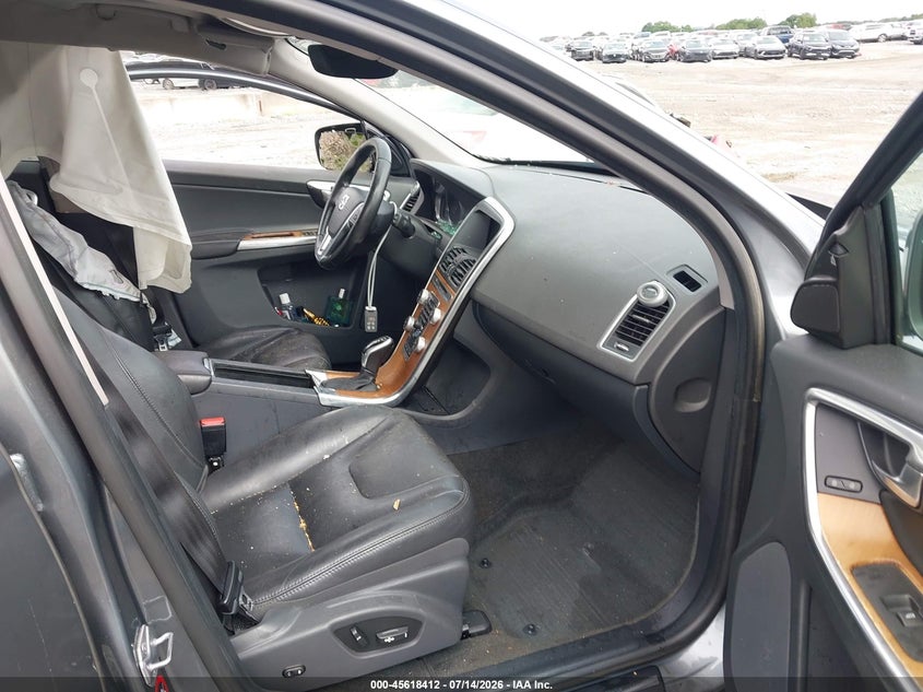 2017 VOLVO XC60 auction photo 5