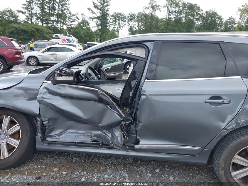 2017 VOLVO XC60 auction photo 6