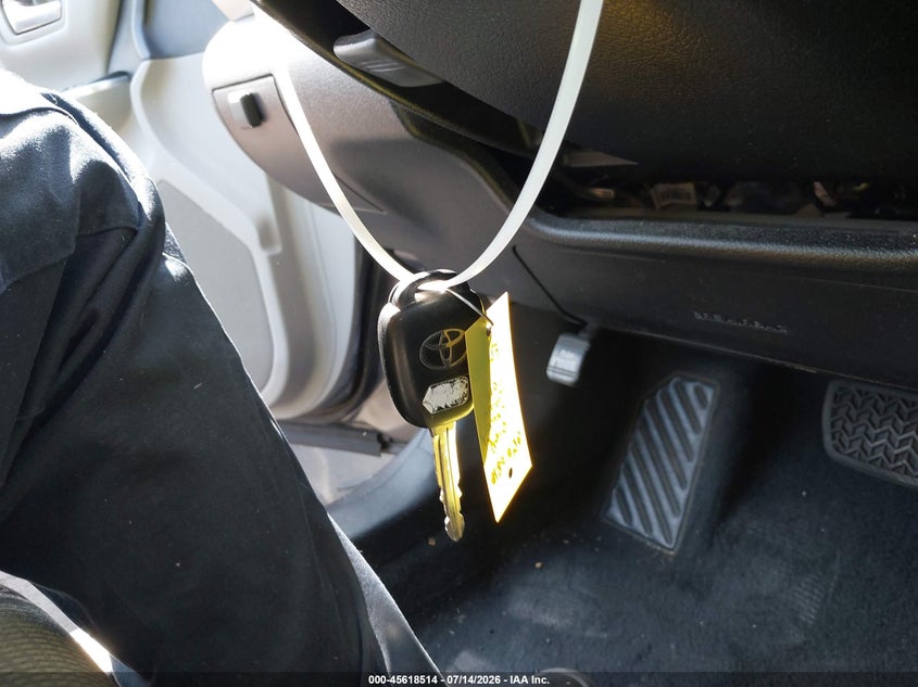 2016 TOYOTA CAMRY SE — Photo 11