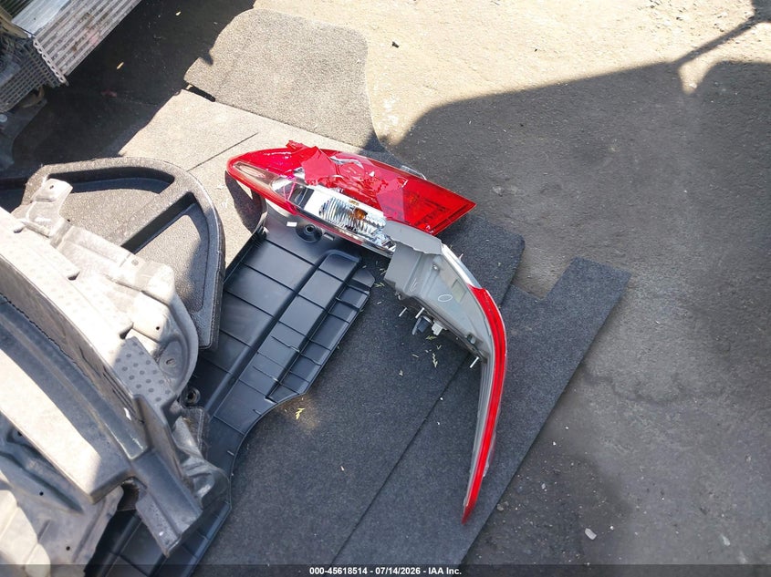 2016 TOYOTA CAMRY SE — Photo 18