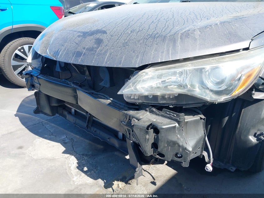 2016 TOYOTA CAMRY SE — Photo 21