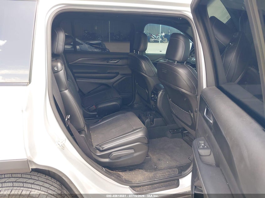 2024 JEEP GRAND CHEROKEE L auction photo 8