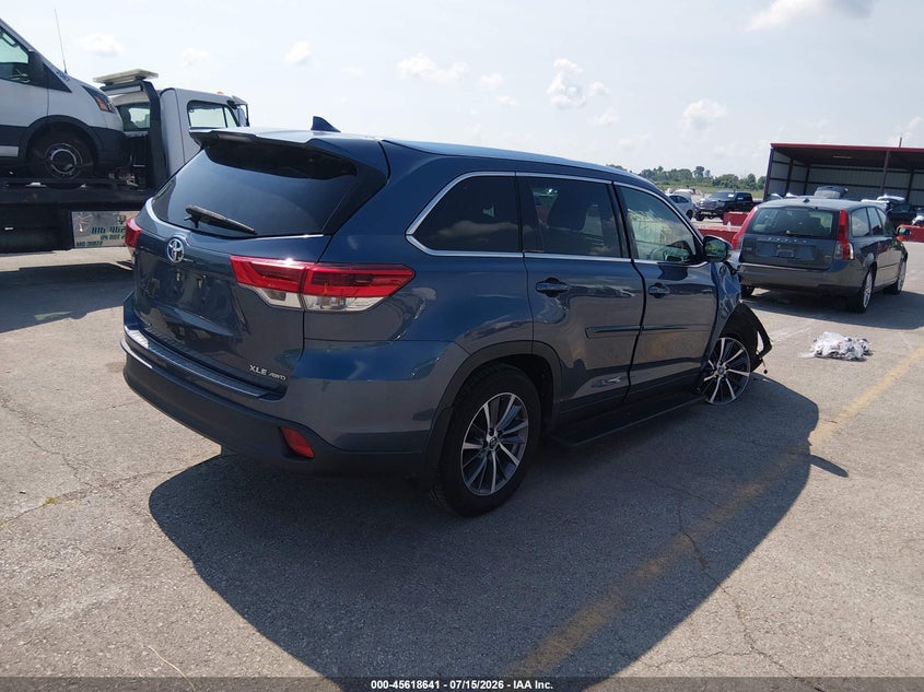 2019 TOYOTA HIGHLANDER auction photo 4