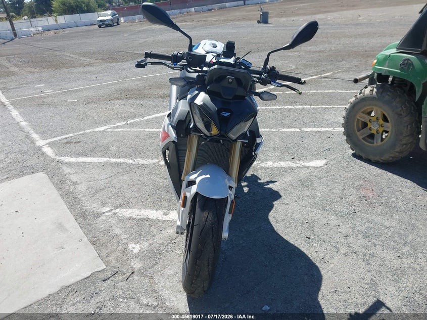 2026 BMW S 1000 MOTO 4