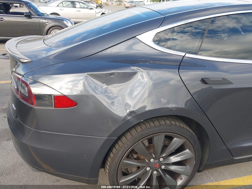 2015 Tesla Model S 70D/85D/P85D VIN: 5YJSA1H22FF087296 Lot: 45619169