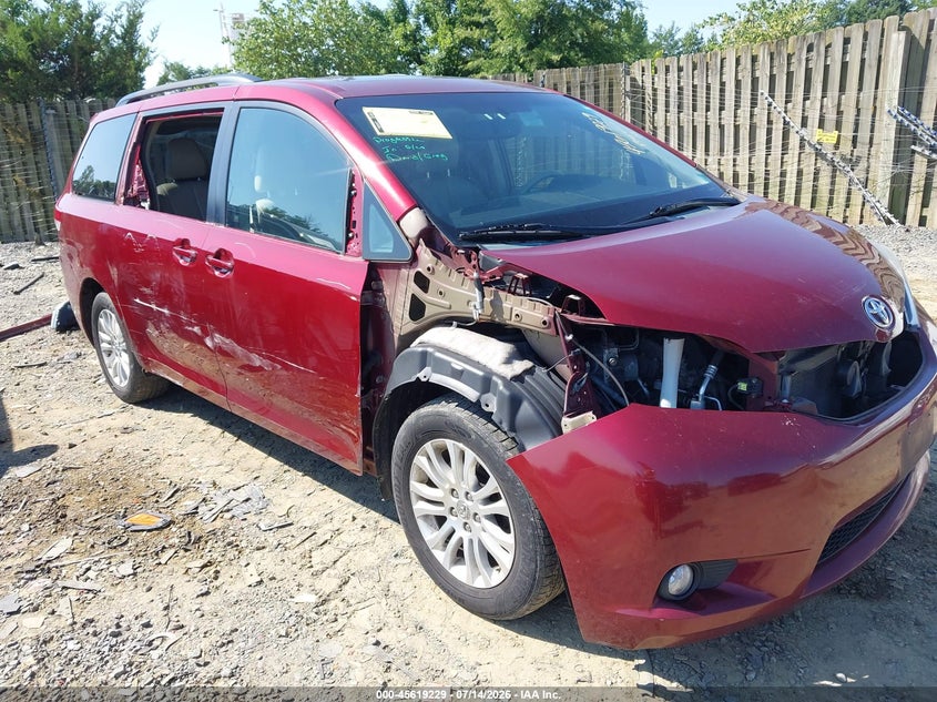 2012 Toyota Xle V6 8 Passenger