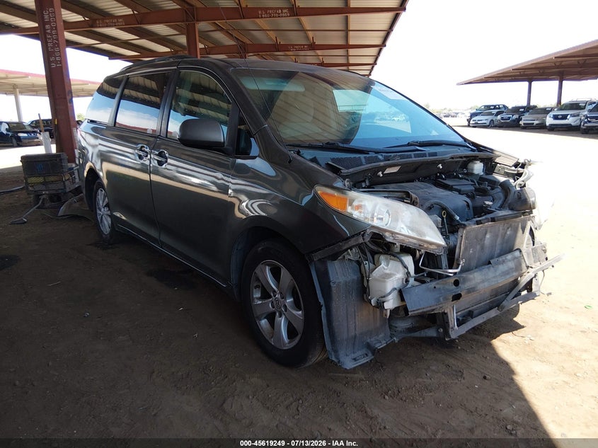 2014 Toyota Le V6 8 Passenger