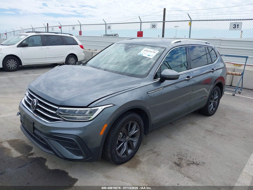 2023 VOLKSWAGEN TIGUAN auction photo 2