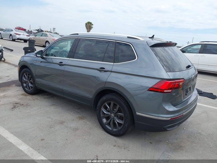 2023 VOLKSWAGEN TIGUAN auction photo 3