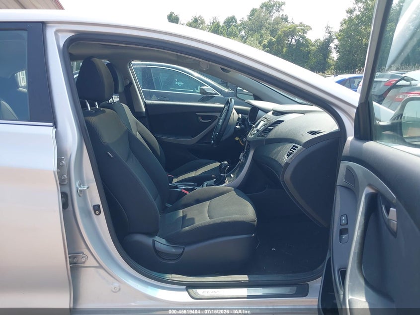 2015 HYUNDAI ELANTRA auction photo 5