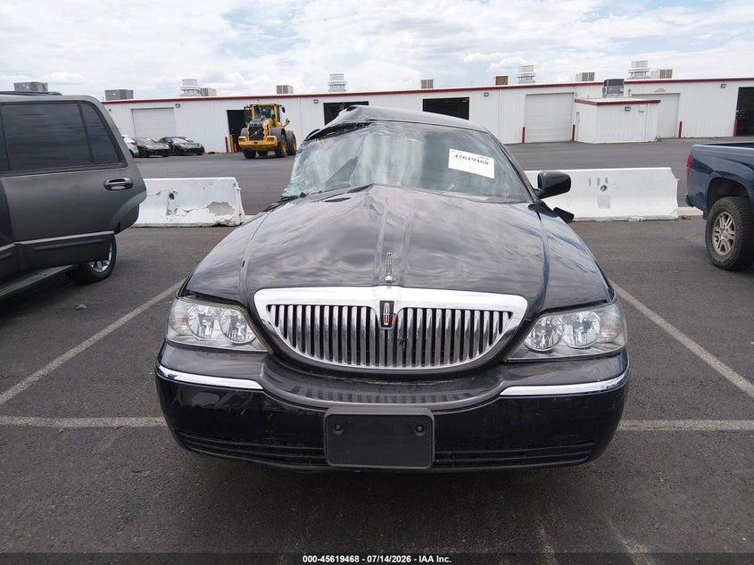 2008 Lincoln Town Car Signature Limited VIN: 2LNHM82W78X650038 Lot: 45619468