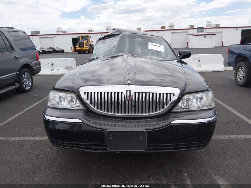 2008 Lincoln Town Car Signature Limited VIN: 2LNHM82W78X650038 Lot: 45619468