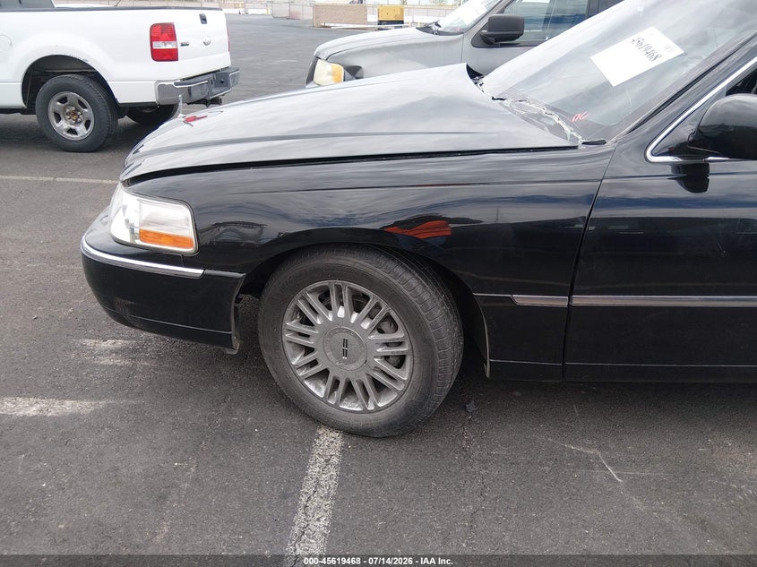2008 Lincoln Town Car Signature Limited VIN: 2LNHM82W78X650038 Lot: 45619468