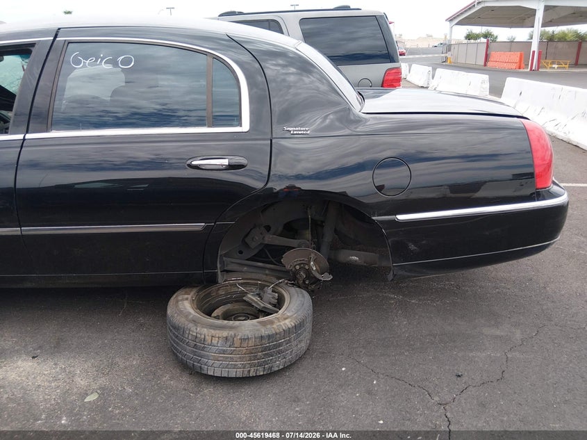 2008 Lincoln Town Car Signature Limited VIN: 2LNHM82W78X650038 Lot: 45619468