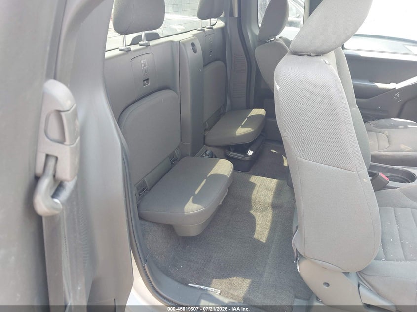 2015 NISSAN FRONTIER auction photo 8