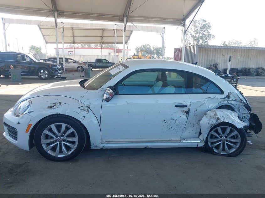 2017 Volkswagen Beetle #Pinkbeetle/1.8T Classic/1.8T S VIN: 3VWF17AT9HM621039 Lot: 45619947