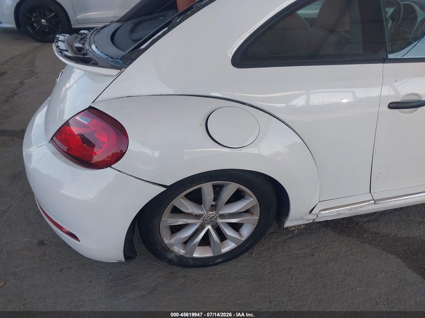 2017 Volkswagen Beetle #Pinkbeetle/1.8T Classic/1.8T S VIN: 3VWF17AT9HM621039 Lot: 45619947